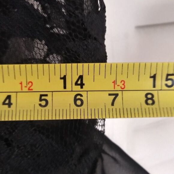 Delicate little black cami top with ruffled bottom - Picture 6 of 9